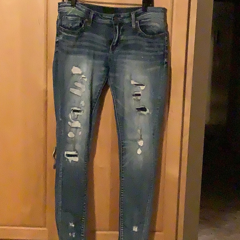 Buckle Black distressed denim